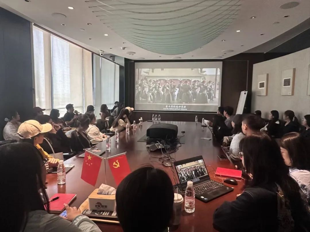 清华大学新闻与传播学院师生到访线上娱乐城参观交流
